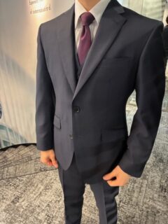 ゼニア・トラベラーで仕立てたスリーピーススーツの画像