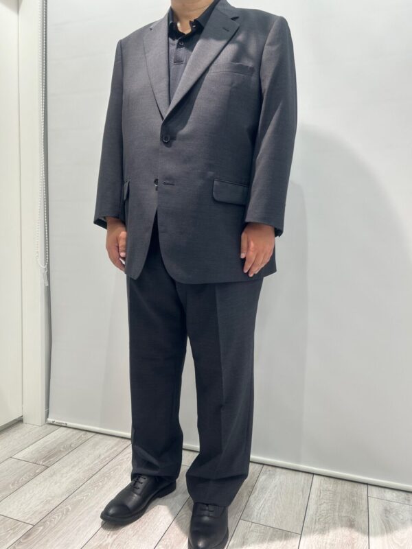 場面を選ばず活躍する、頼れるグレーの一着。のアイキャッチ画像