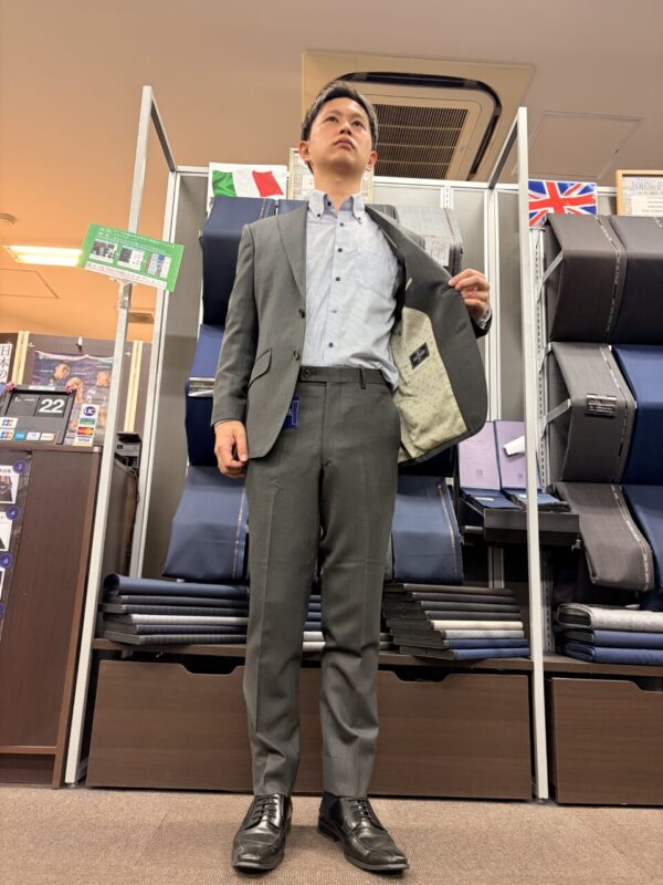 色々なシーンで着用しやすい万能スーツのアイキャッチ画像