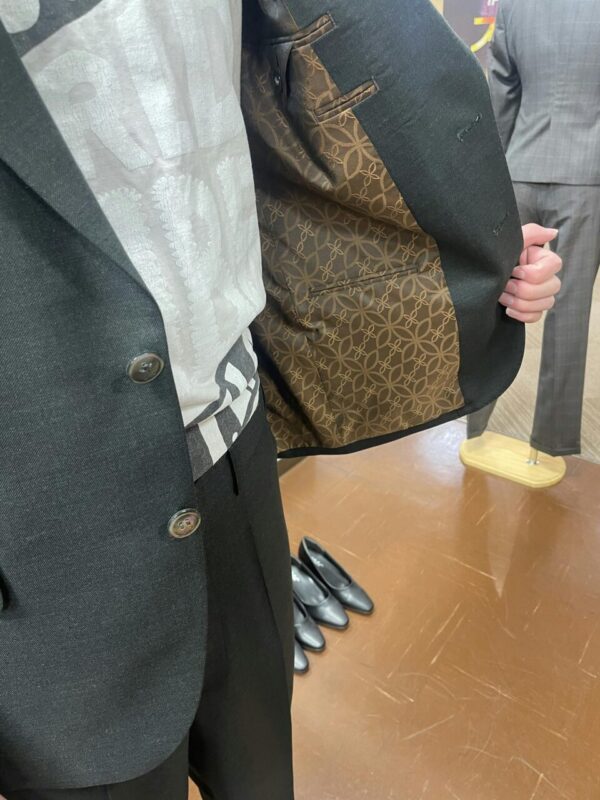 【成人式】シルエットにこだわった唯一無二な一着のアイキャッチ画像