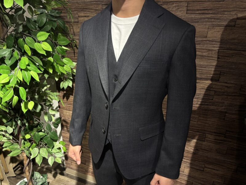 オーダーならではのサイズ感で仕立てたチェックスーツのアイキャッチ画像