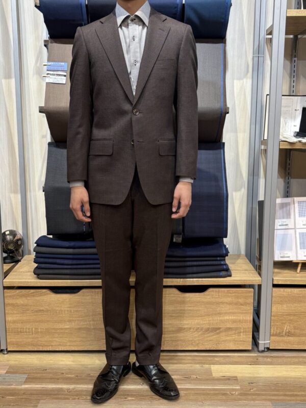 ガンクラブチェックのブラウンスーツのアイキャッチ画像