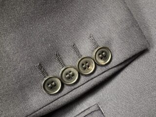 本水牛釦で特別感を演出の画像