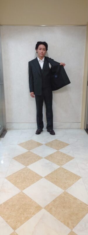 グリーンスーツでお洒落に♪のアイキャッチ画像