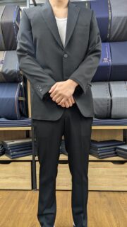 その場の空気を、黒で支配する。の画像