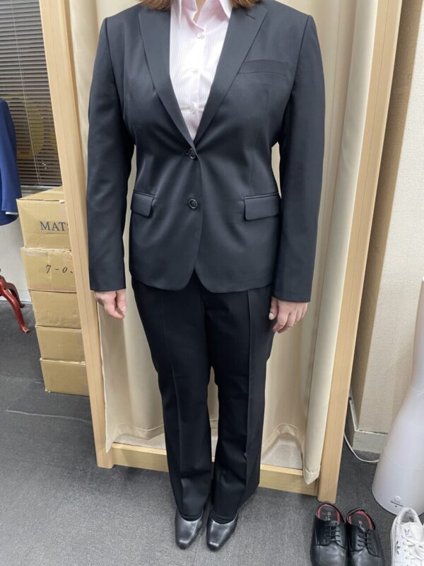 フレアパンツの上品さと抜け感のアイキャッチ画像