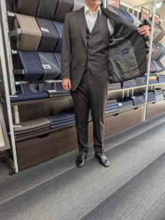 品を漂わせ、お洒落さを咲かせるスーツの画像