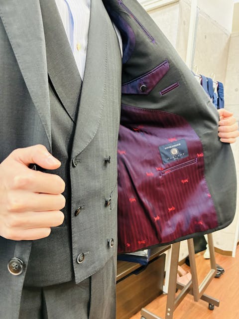 【イタリア製生地】 『MARLANE』グレーストライプ×馬車ワイン裏地のアイキャッチ画像