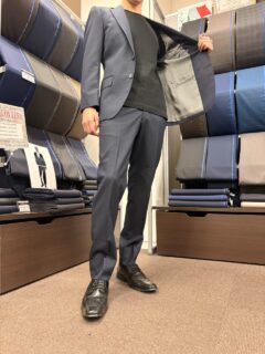 さりげなくお洒落な紺色千鳥スーツ♪の画像