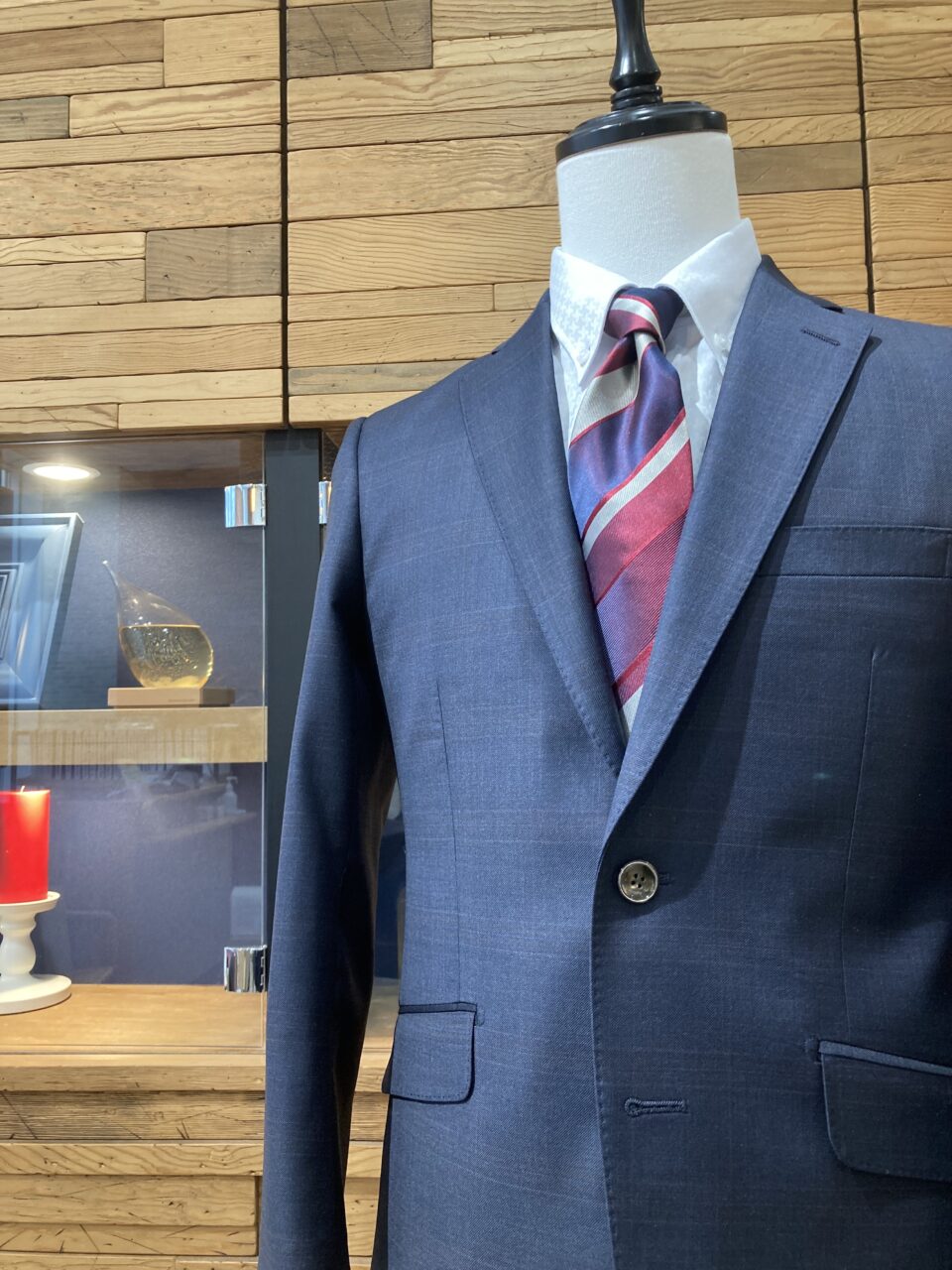 絶妙”控えめ洒落感のネイビーチェックスーツ【MARLANE】-札幌駅前通店