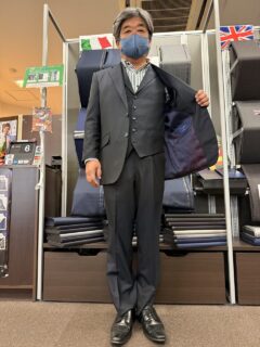 光沢感がある綺麗なスーツ生地　　　　イタリアブランド　ゼニア15milmil15の画像