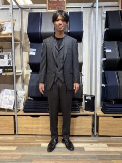 チャコールグレー・グレンチェックのスリーピースの画像