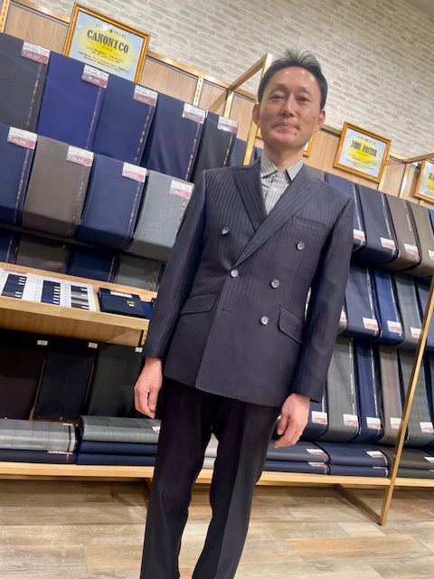 光沢感が魅力のイタリア生地で仕立てたダブルブレストスーツ　part.1のアイキャッチ画像