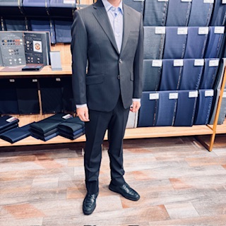 シックなブラウンシャドーストライプをお洒落にコーディネートの画像