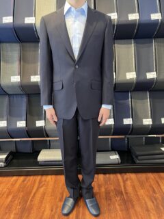 スーツとシャツを合わせてオーダーいただきバランス良く仕上がった1着の画像