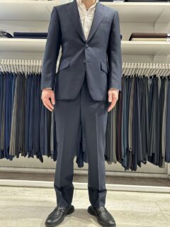 ネイビースーツの画像