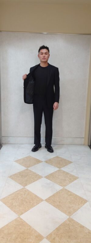 ブラックスーツでかっちりと♪のアイキャッチ画像