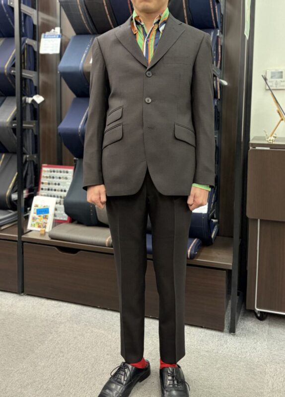 茶色×茶色×茶色　3釦スーツのアイキャッチ画像