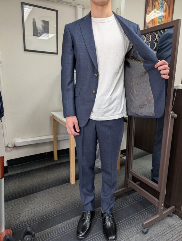 スタイリッシュな体型にマッチするスーツのアイキャッチ画像