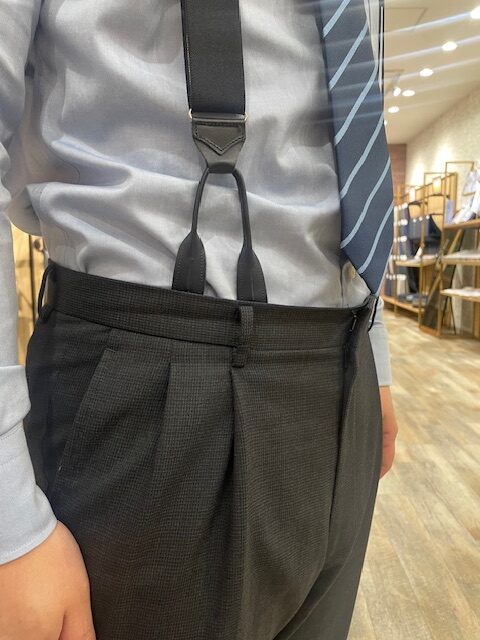 パンツのシルエットを綺麗に見せたいなら、サスペンダー（ブレイシス）がおすすめです！！のアイキャッチ画像