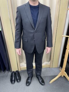 ボタンと裏地で魅せる、さりげない個性の画像