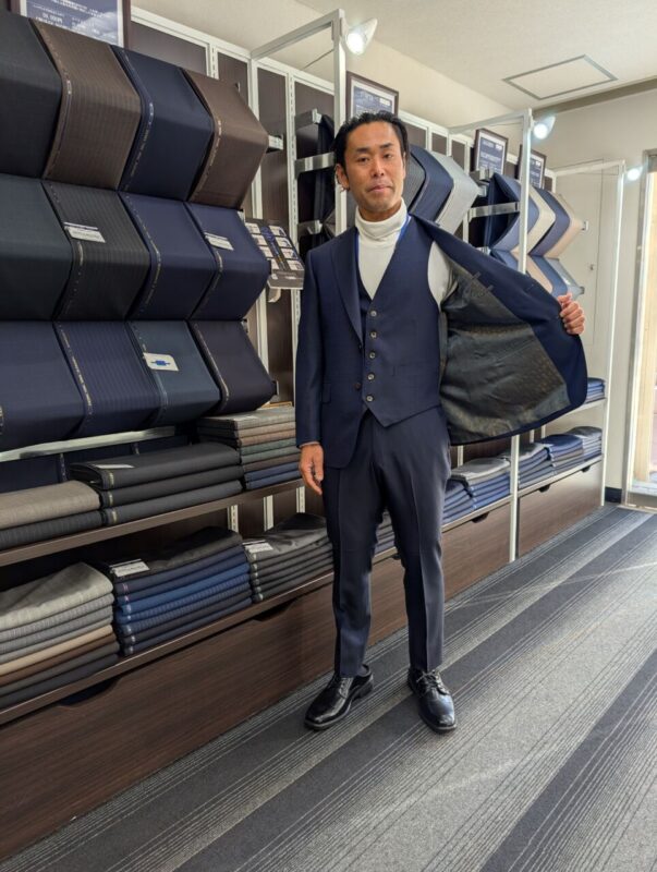 光沢感を感じるスーパー100’ｓスーツのアイキャッチ画像