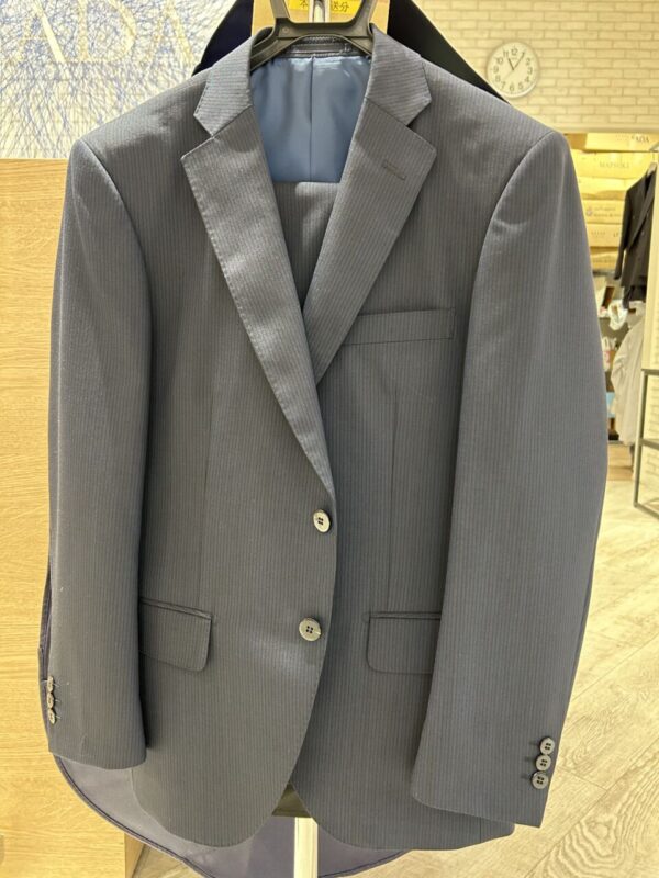 このスーツ、誰のかな～？のアイキャッチ画像