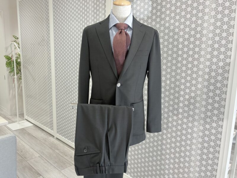 マネキンスーツが新しくなりました！③のアイキャッチ画像