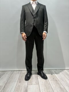 穏やかな深みが魅力の上品スリーピースの画像