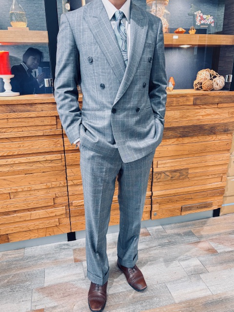 王道のグレンチェック柄のＣＡＮＯＮＩＣＯ生地でダブルブレストスーツのアイキャッチ画像