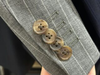 釦にこだわりませんか？～本水牛釦～の画像