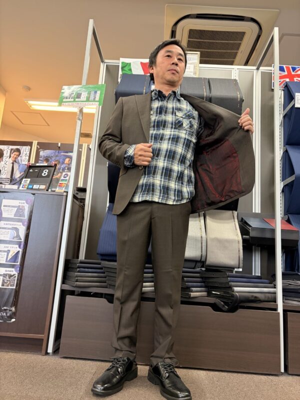 流行りのブラウンスーツ♪のアイキャッチ画像