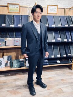 鍛えられた素敵な体型もスッキリとしたシルエットに！の画像