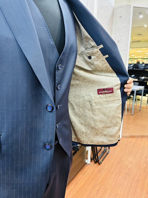 【イタリア製生地】紺シャドーストライプ×チェス柄ベージュのアイキャッチ画像