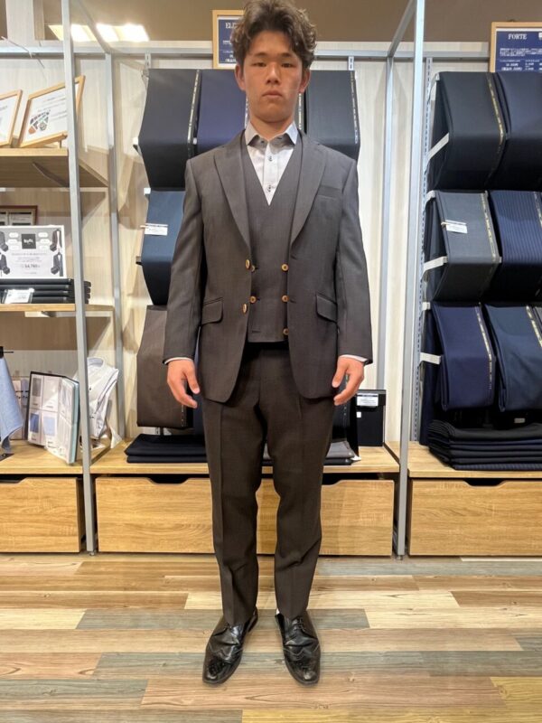 クラシカルなブラウン×ブルー グレンチェックスーツのアイキャッチ画像