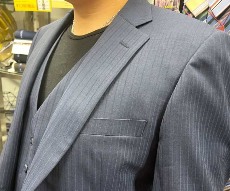 紺系・光沢ナチュラルストレッチ素材&ペイズリー柄裏地のアイキャッチ画像