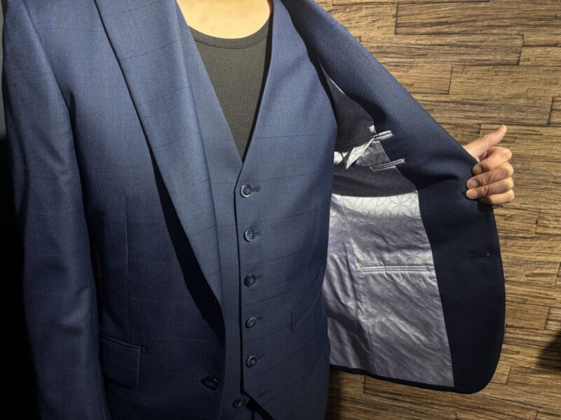 同色でまとめ、装飾を纏うのアイキャッチ画像