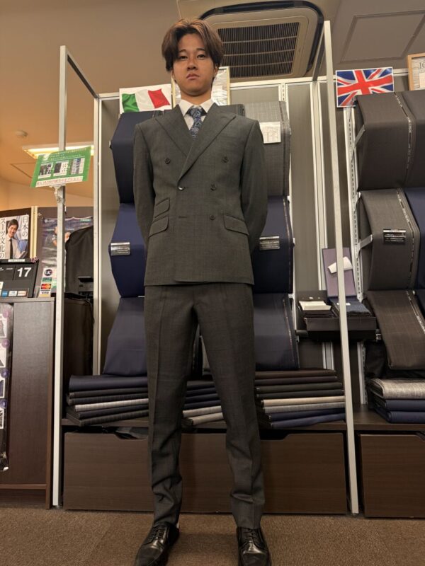 Wスーツでクラシックなデザインへのアイキャッチ画像