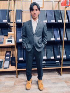 落ち着いた雰囲気のグレンチェックのオーバーペンタイプ柄のスーツの画像