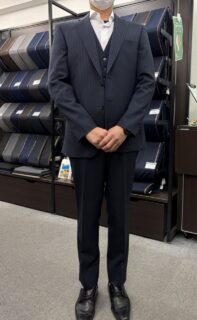 ネイビー生地に輝くシャドーストライプの画像