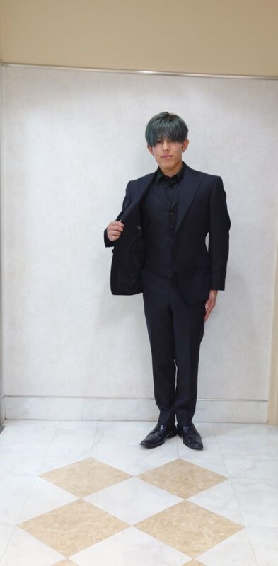 黒コーデでスタイリッシュな着こなし！のアイキャッチ画像