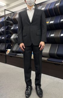 永遠の定番　ブラック無地スーツの画像