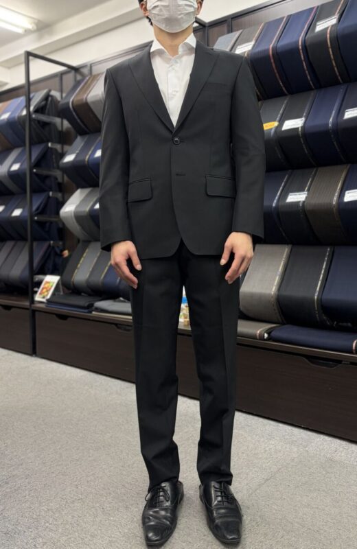 永遠の定番　ブラック無地スーツのアイキャッチ画像