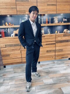 マッチョな体型もスッキリとしたシルエットの落ち着いた雰囲気のスーツ　PART-2の画像