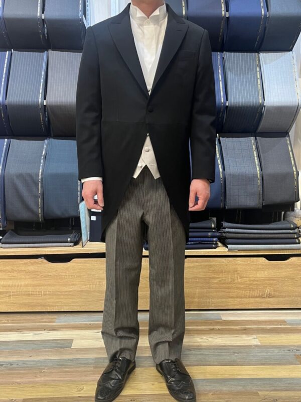 昼の正礼装モーニングコートのアイキャッチ画像