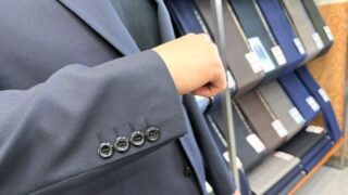 ダークネイビーで知的な雰囲気にの画像