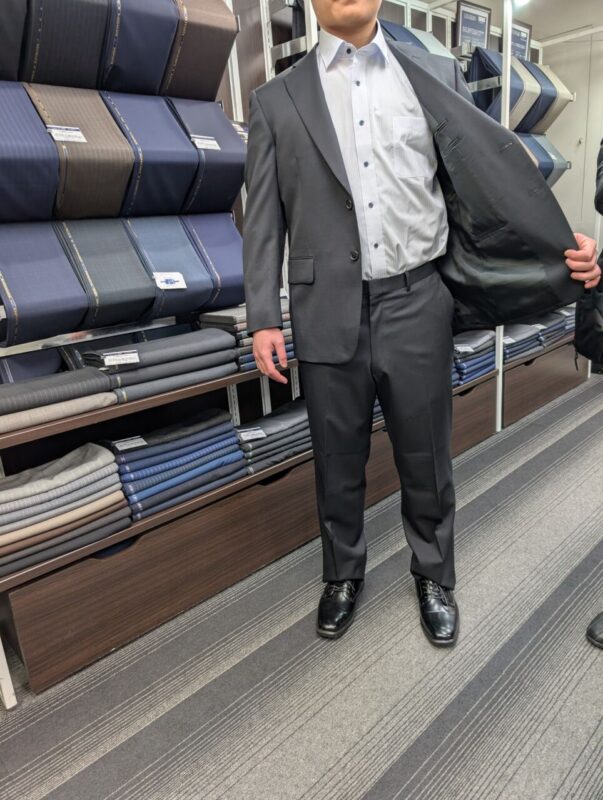 ウール100％のシンプルな良いスーツのアイキャッチ画像