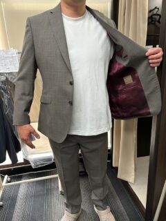 イタリア生地らしい軽やかでお洒落な装いの画像