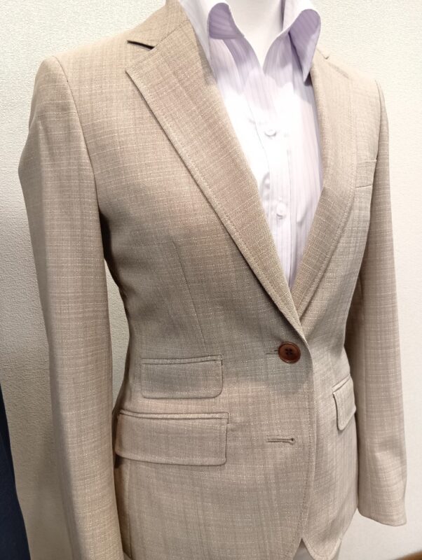 レディーススーツお仕立て出来ますのアイキャッチ画像