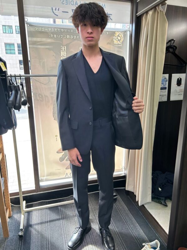 マルチな使いが出来るブラックスーツのアイキャッチ画像